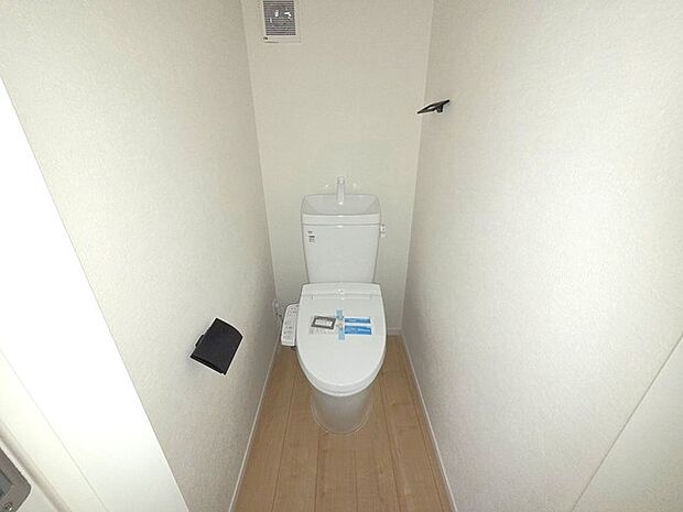 1.2階にそれぞれトレイがございます。朝の混雑時に分散して利用できるほか、ゲスト用としても使い分けることもできます。 