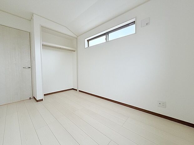北側の部屋。今からここを誰のお部屋にしようか、そんな洋室。大きさは4.62帖です。
