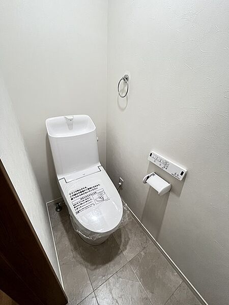 1.2階にそれぞれトレイがございます。朝の混雑時に分散して利用できるほか、ゲスト用としても使い分けることもできます。