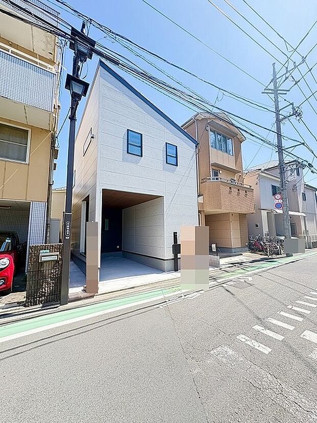 カースペースは1台駐車できます。車庫の出し入れのしやすさなど、実際に現地にてご確認ください。