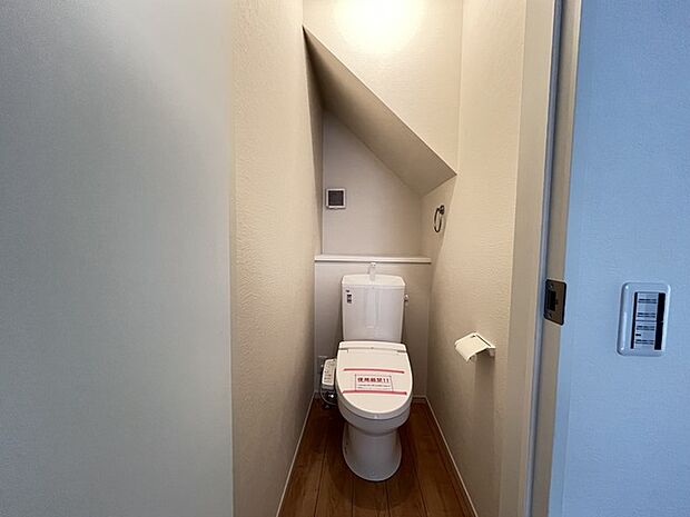 1.2階にそれぞれトレイがございます。朝の混雑時に分散して利用できるほか、ゲスト用としても使い分けることもできます。