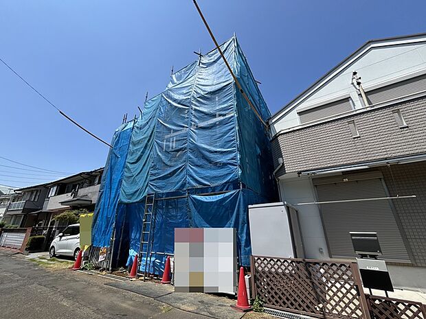 周囲の景色に溶け込みながら、これから新たな物語を紡いでいく場所です 