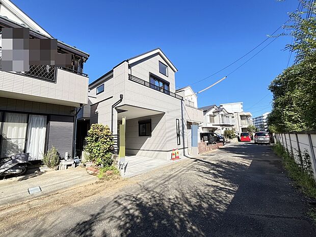 戸建てが立ち並ぶ静かな住宅街。四季折々の移り変わりを感じながら自然と楽しみ、暮らす、そんな毎日を日々の中で感じられる住環境