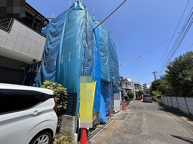 新たな生活を待つ静かな一角。完成後の姿に期待が高まる、落ち着いた住環境が整うロケーションです 