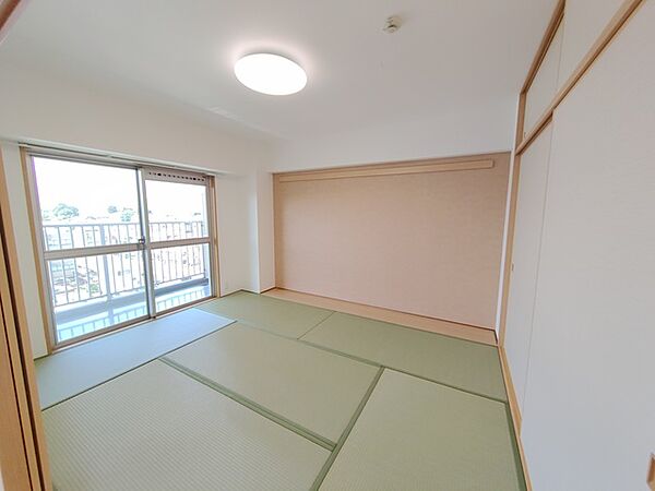 和室6.0帖： 和室があるとやはりどこか心落ち着いてしまいます。客間としてもちょうど良い6帖。