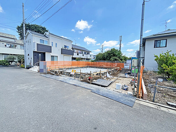 穏やかな住宅街に位置する、新しい暮らしの始まりを感じさせるすっきりとした広がりを持つ区画です