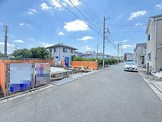 静かな住宅街に位置する、これからの暮らしを形づくるための開放的な区画です