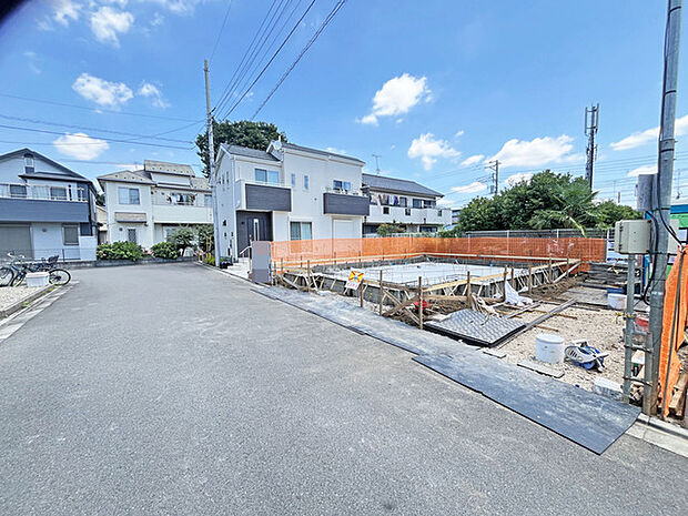 6m幅員の道路に面しておりお車の運転が苦手な方でも安心して出入りいただけます。