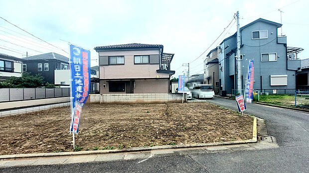 戸建てが立ち並ぶ静かな住宅街。四季折々の移り変わりを感じながら自然と楽しみ、暮らす、そんな毎日を日々の中で感じられる住環境
