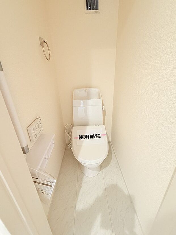 1.2階にそれぞれトレイがございます。朝の混雑時に分散して利用できるほか、ゲスト用としても使い分けることもできます。