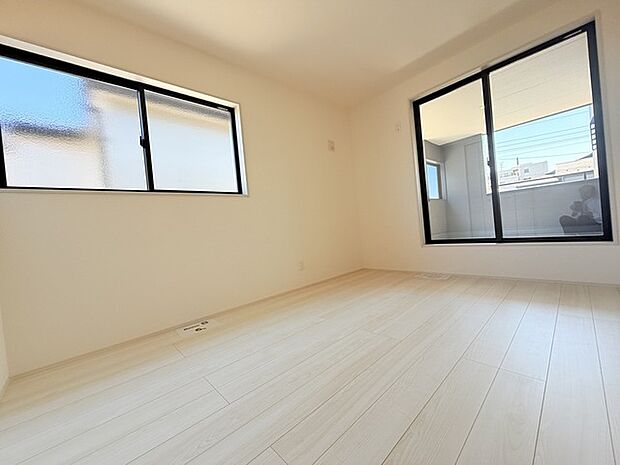 今からここを誰のお部屋にしようか、そんな洋室。大きさは6.0帖です。