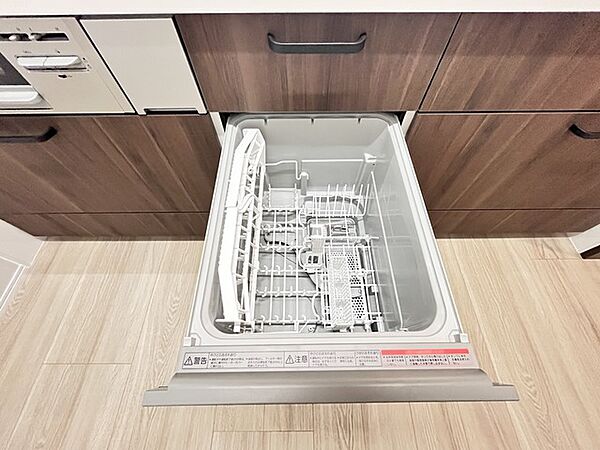家事時間を短縮できる食洗機付き、毎日の負担を減らしてお料理を楽しめる嬉しい設備です。