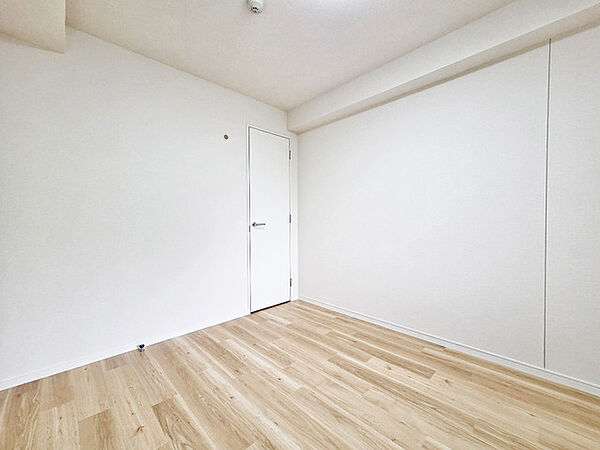衣類の整理整頓に嬉しいクローゼット付きのお部屋。お子様のお部屋としても便利です。