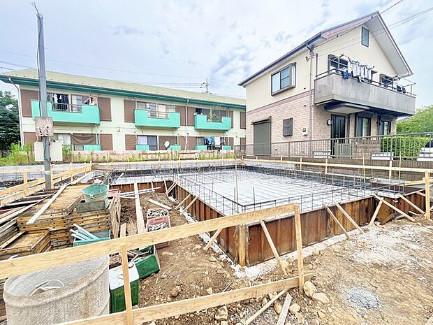 戸建てならではのお庭スペース。BBQやガーデニング、お子様のプールなど、、、、様々な楽しみ方ができるプライベート空間。ご家族皆さままで思いっきりお楽しみください。 