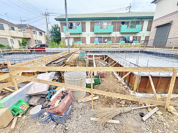 カースペースは1台駐車できます。車庫の出し入れのしやすさなど、実際に現地にてご確認ください。 