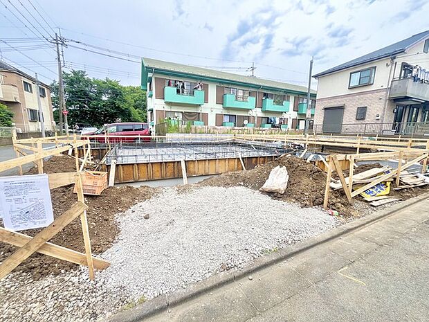 カースペースは1台駐車できます。車庫の出し入れのしやすさなど、実際に現地にてご確認ください。