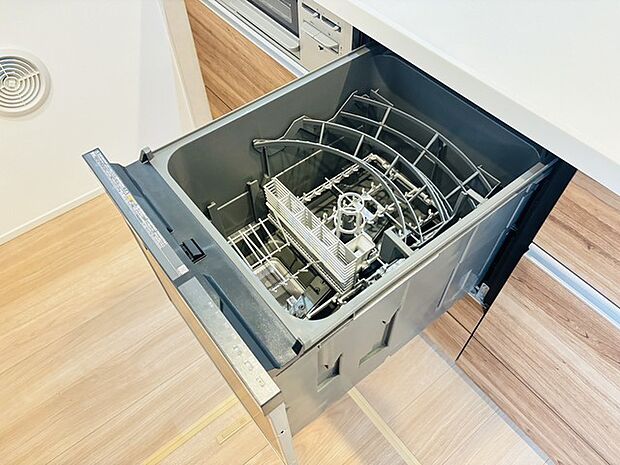 家事時間を短縮できる食洗機付き、毎日の負担を減らしてお料理を楽しめる嬉しい設備です。 