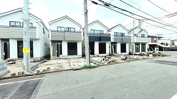戸建てが立ち並ぶ静かな住宅街。四季折々の移り変わりを感じながら自然と楽しみ、暮らす、そんな毎日を日々の中で感じられる住環境