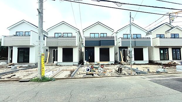 戸建てが立ち並ぶ静かな住宅街。四季折々の移り変わりを感じながら自然と楽しみ、暮らす、そんな毎日を日々の中で感じられる住環境