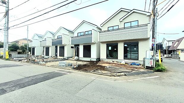 戸建てが立ち並ぶ静かな住宅街。四季折々の移り変わりを感じながら自然と楽しみ、暮らす、そんな毎日を日々の中で感じられる住環境