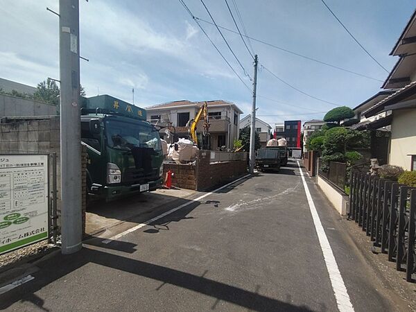戸建てが立ち並ぶ静かな住宅街。四季折々の移り変わりを感じながら自然と楽しみ、暮らす、そんな毎日を日々の中で感じられる住環境