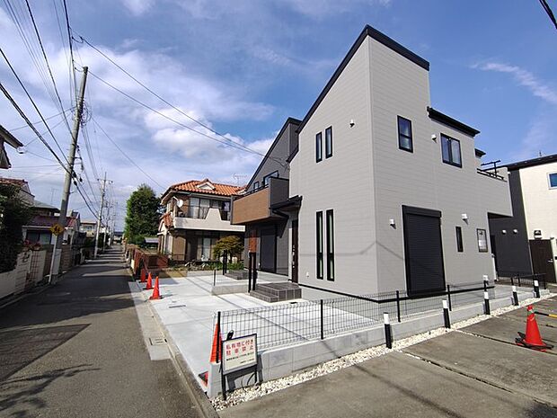 戸建てが立ち並ぶ静かな住宅街。四季折々の移り変わりを感じながら自然と楽しみ、暮らす、そんな毎日を日々の中で感じられる住環境