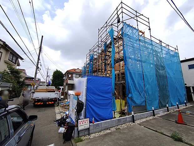 戸建てが立ち並ぶ静かな住宅街。四季折々の移り変わりを感じながら自然と楽しみ、暮らす、そんな毎日を日々の中で感じられる住環境