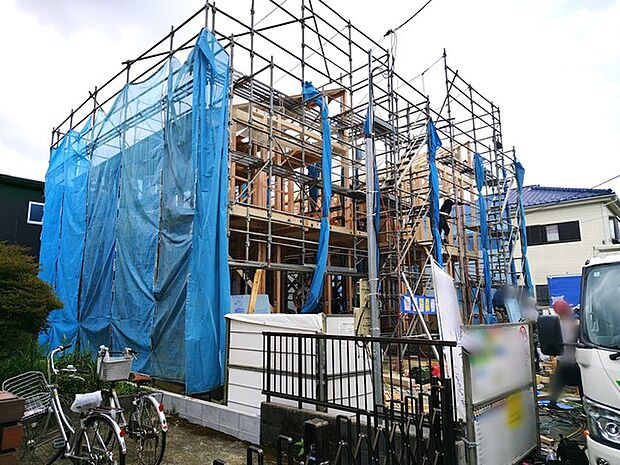 戸建てが立ち並ぶ静かな住宅街。四季折々の移り変わりを感じながら自然と楽しみ、暮らす、そんな毎日を日々の中で感じられる住環境