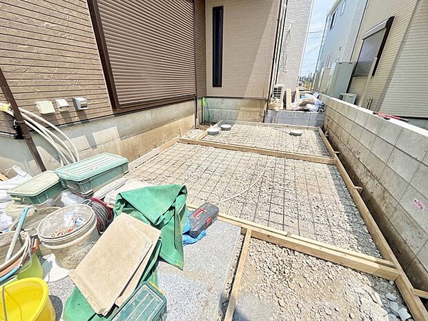 戸建てならではのお庭スペース。BBQやガーデニング、お子様のプールなど、、、、様々な楽しみ方ができるプライベート空間。ご家族皆さままで思いっきりお楽しみください。
