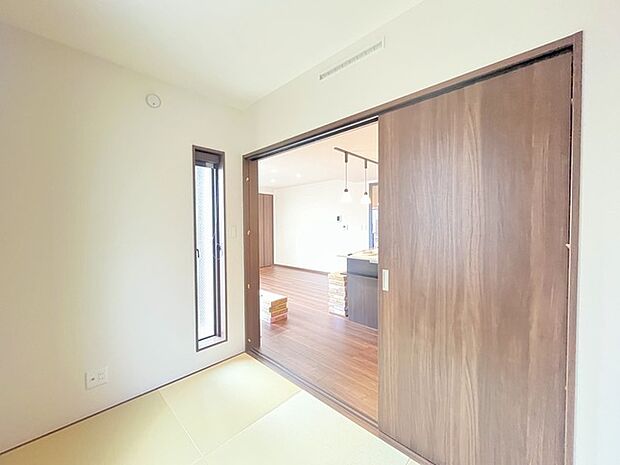 2面採光を確保した明るい室内は、爽やかな風を感じる居心地の良い空間です。