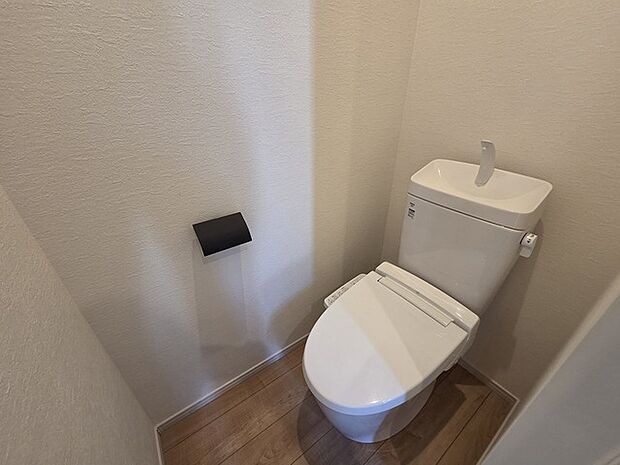 1.2階にそれぞれトレイがございます。朝の混雑時に分散して利用できるほか、ゲスト用としても使い分けることもできます。