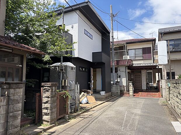 戸建てが立ち並ぶ静かな住宅街。四季折々の移り変わりを感じながら自然と楽しみ、暮らす、そんな毎日を日々の中で感じられる住環境
