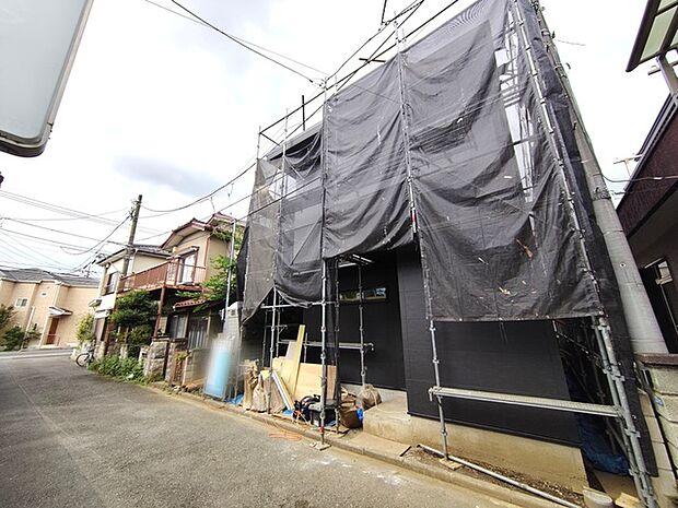 前面道路は通り抜けができないため、交通量が少なく静かな住環境です。
