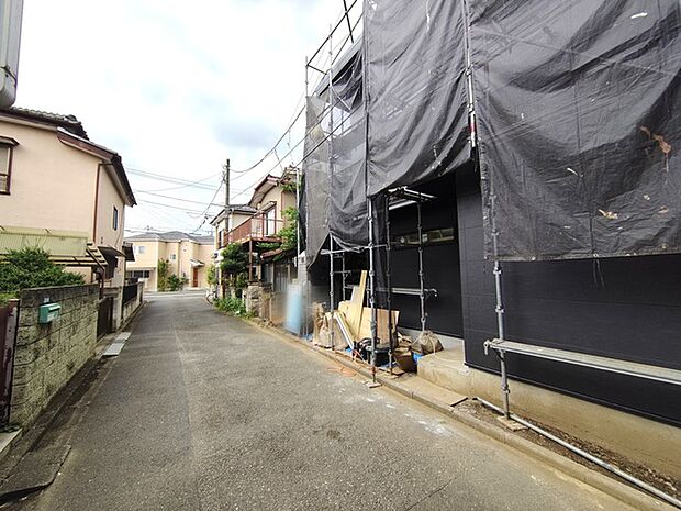 カースペースは1台駐車できます。車庫の出し入れのしやすさなど、実際に現地にてご確認ください。