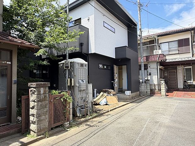 戸建てが立ち並ぶ静かな住宅街。四季折々の移り変わりを感じながら自然と楽しみ、暮らす、そんな毎日を日々の中で感じられる住環境