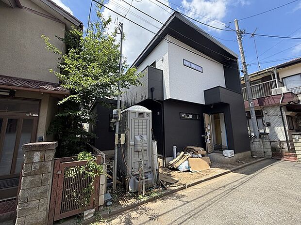 戸建てが立ち並ぶ静かな住宅街。四季折々の移り変わりを感じながら自然と楽しみ、暮らす、そんな毎日を日々の中で感じられる住環境