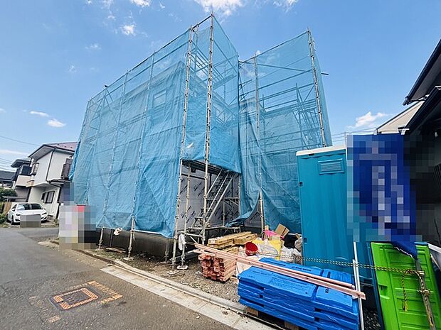 セカンドカーや来客時にも便利なカースペース2台分ございます。