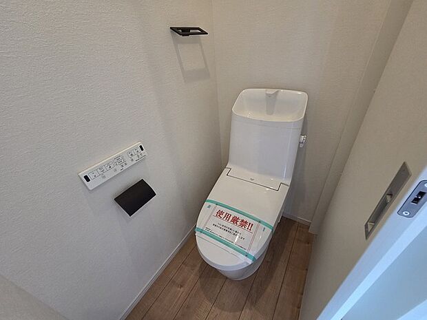1.2階にそれぞれトレイがございます。朝の混雑時に分散して利用できるほか、ゲスト用としても使い分けることもできます。