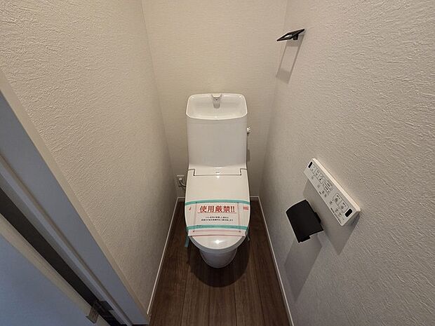 1.2階にそれぞれトレイがございます。朝の混雑時に分散して利用できるほか、ゲスト用としても使い分けることもできます。
