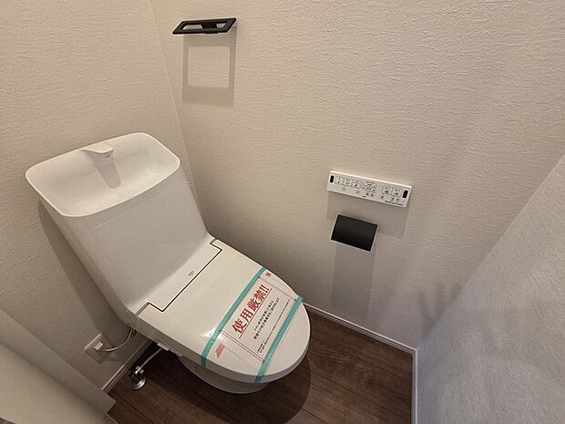 1.2階にそれぞれトレイがございます。朝の混雑時に分散して利用できるほか、ゲスト用としても使い分けることもできます。