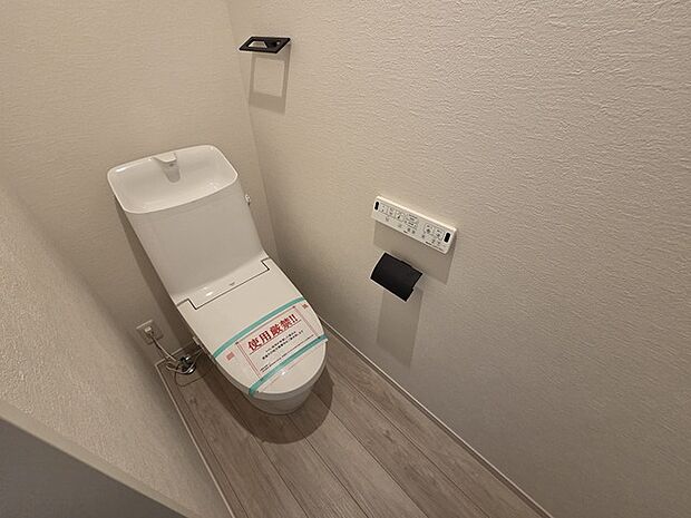 1.2階にそれぞれトレイがございます。朝の混雑時に分散して利用できるほか、ゲスト用としても使い分けることもできます。 