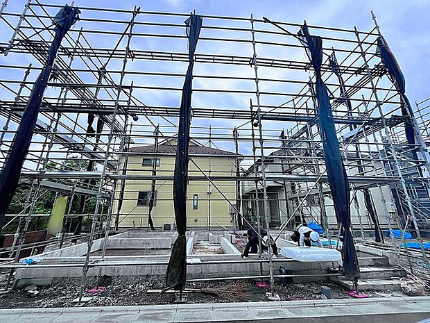 前面道路は通り抜けができないため、交通量が少なく静かな住環境です。
