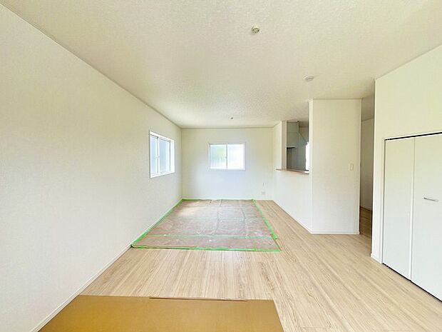 家族が一番集まる場所だから広々としつつも素敵な空間であって欲しい。皆がくつろぐリビングからキッチンまでが一つに繋がる空間。