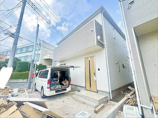 戸建てならではのお庭スペース。BBQやガーデニング、お子様のプールなど、、、、様々な楽しみ方ができるプライベート空間。ご家族皆さままで思いっきりお楽しみください。