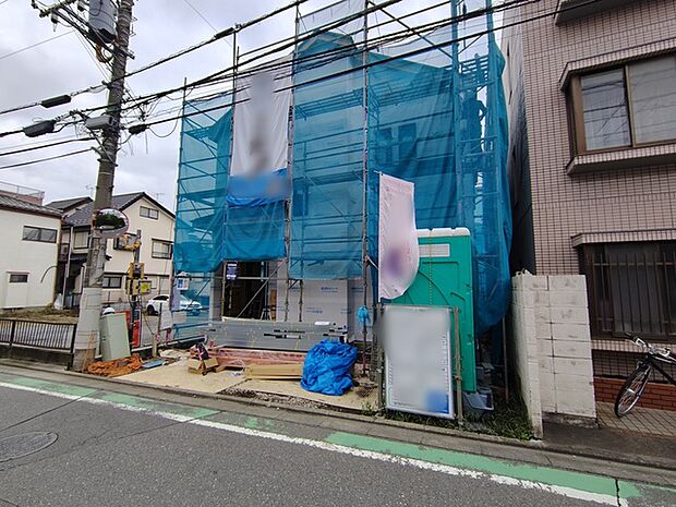 戸建てが立ち並ぶ静かな住宅街。四季折々の移り変わりを感じながら自然と楽しみ、暮らす、そんな毎日を日々の中で感じられる住環境