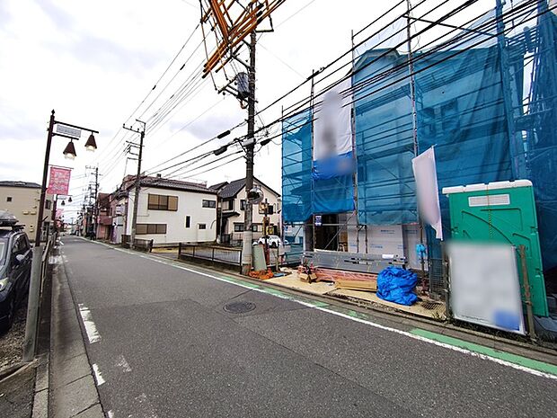 5m幅員の道路に面しておりお車の運転が苦手な方でも安心して出入りいただけます。 