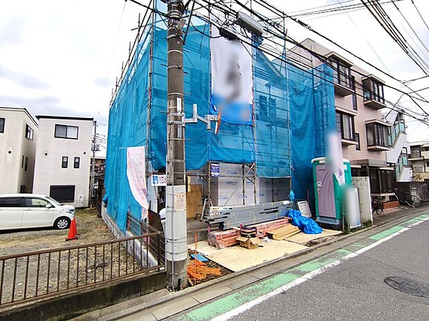 戸建てが立ち並ぶ静かな住宅街。四季折々の移り変わりを感じながら自然と楽しみ、暮らす、そんな毎日を日々の中で感じられる住環境