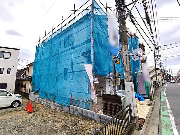 カースペースは1台駐車できます。車庫の出し入れのしやすさなど、実際に現地にてご確認ください。