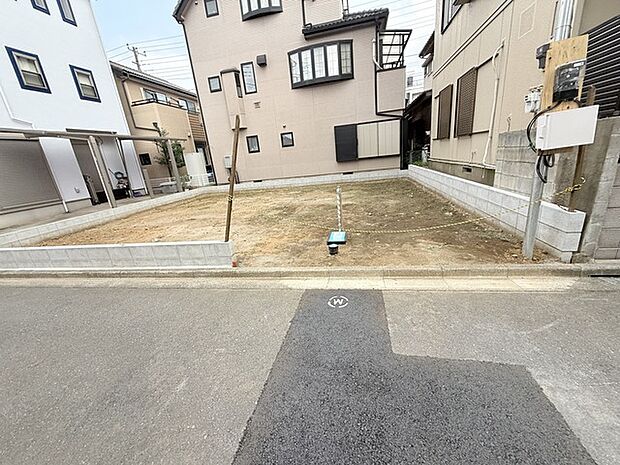 カースペースは1台駐車できます。車庫の出し入れのしやすさなど、実際に現地にてご確認ください。