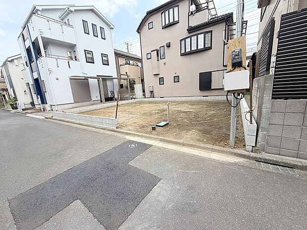 カースペースは1台駐車できます。車庫の出し入れのしやすさなど、実際に現地にてご確認ください。